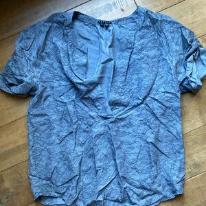 Theory designer size M  top gray floral 100% silk